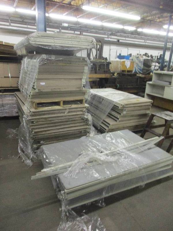 lot 40 image: Cubicle Partitions