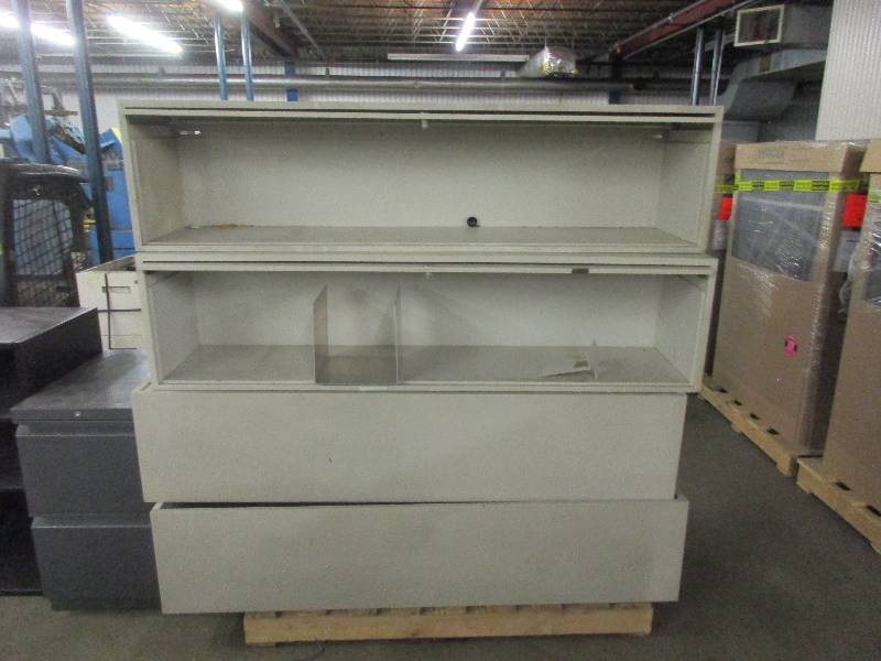 lot 44 image: Countertop cabinets