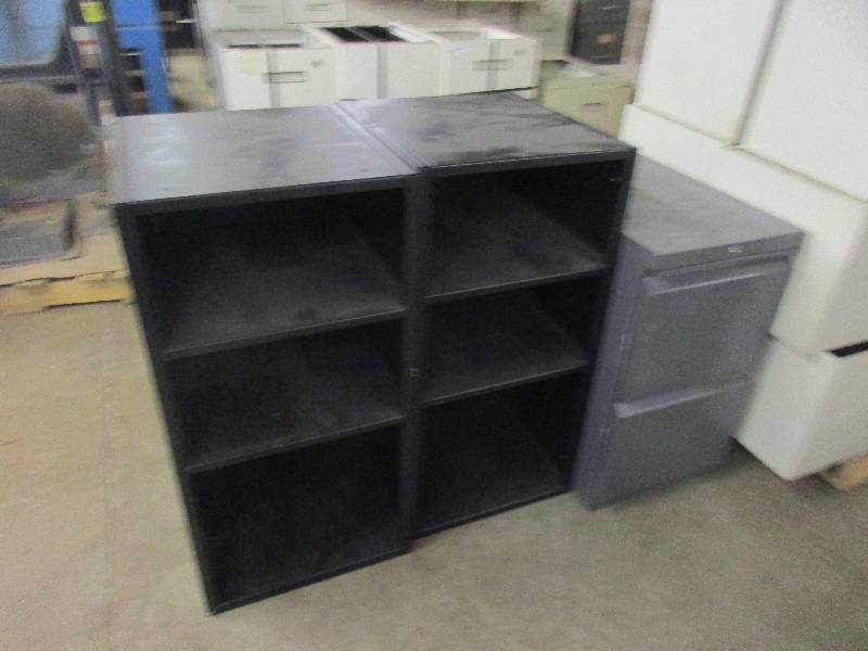 lot 46 image: 2 Shelves and file cabinet