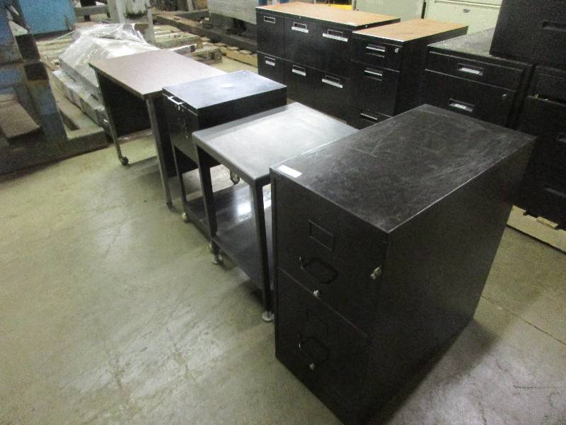 lot 50 image: 4 Carts and cabinets