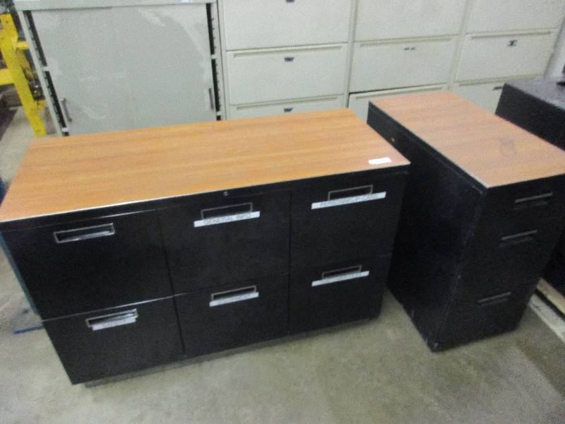 lot 52 image: 2 File Cabinets