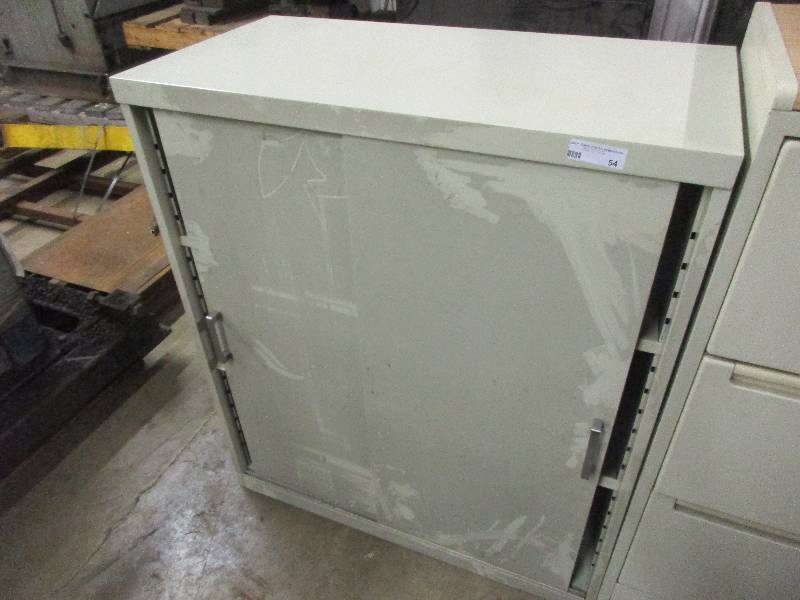 lot 54 image: Sliding Door Cabinet