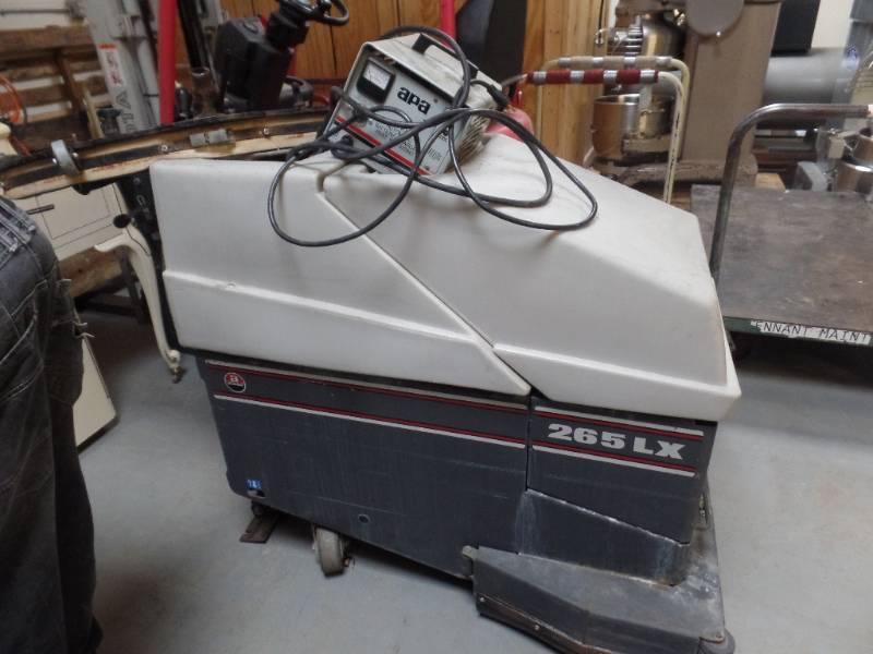 FLOOR SCRUBBER
