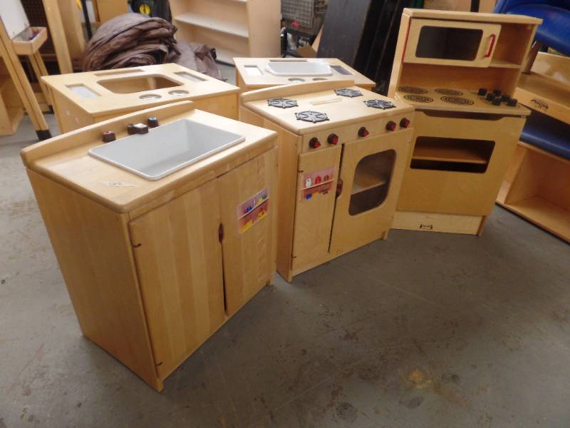 CHILDRENS KITCHEN FURNITURE