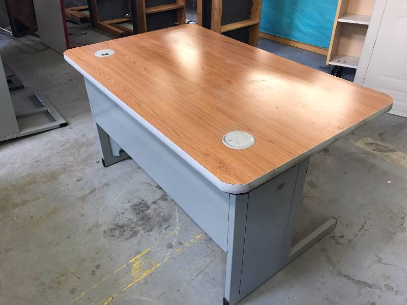 4 DESKS