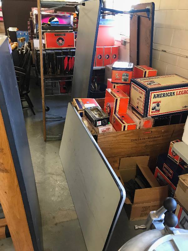 LOT OF 4 TABLES