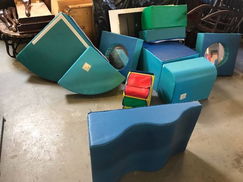 CHILDRENS CREATIVE SEATING  PLAY