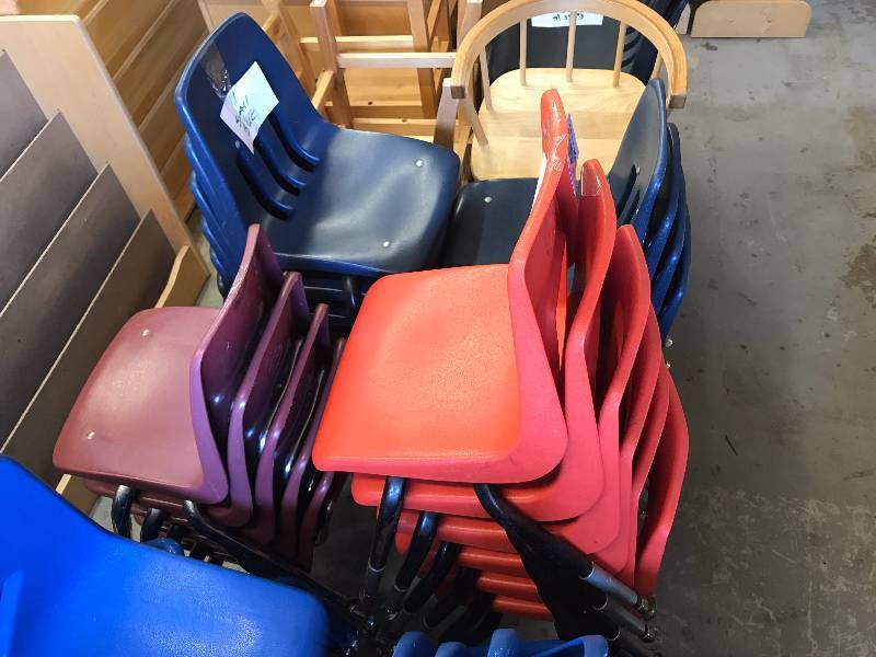 LOT OF CHILDRENS SEATING