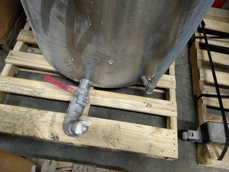 lot 7 image: Stainless Steel Tank, 36x48, 2 Val...