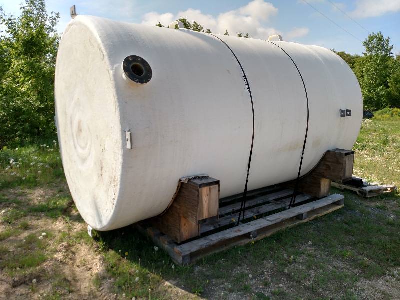 lot 6 image: Fiberglass Tank, 7 x 12 High, Slo...