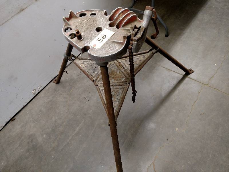 lot 56 image: Ridgid No. 450 Tristand