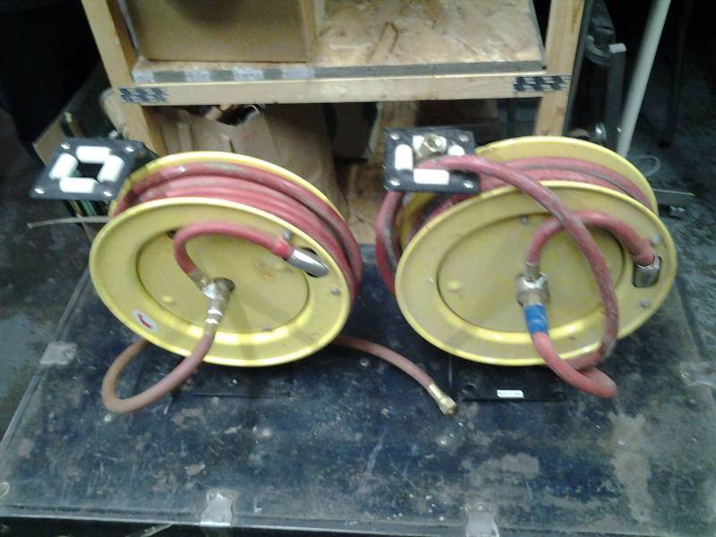 lot 7 image: 2-Retractable Hose Reels - 38 300 PSI