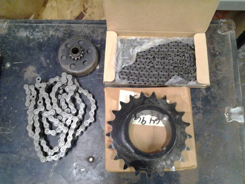lot 22 image: Sprockets, Chains, Go-Kart Clutch