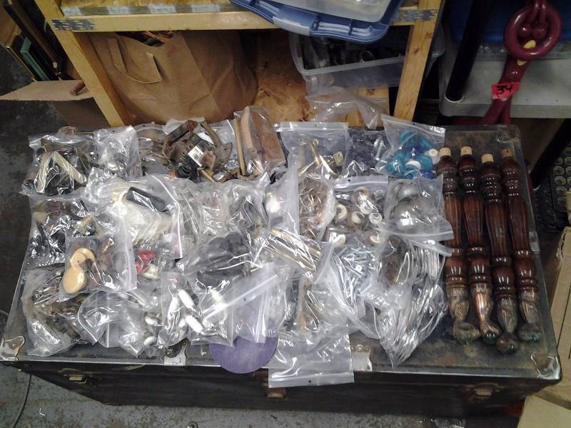 lot 43 image: Large Lot Of Assorted Cabinet Hardware