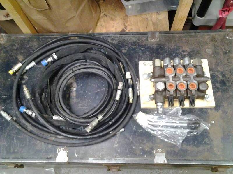 lot 46 image: 3-Way Hydraulic Valve & Hydraulic Hoses