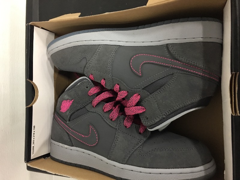 Air Jordan - size 5Y