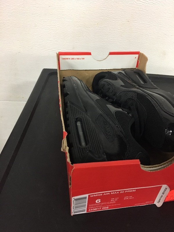 Nike Air Max - Womens Size 6