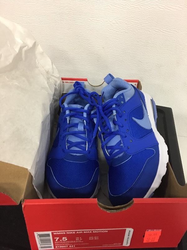 Nike Air Max Motion - Womens Size 7.5