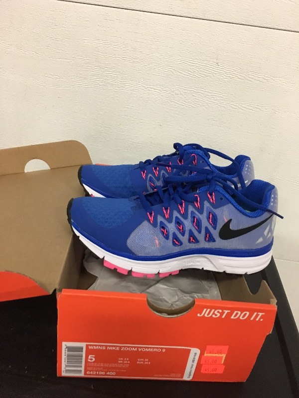 Nike Zoom Vomero - Womens size 5