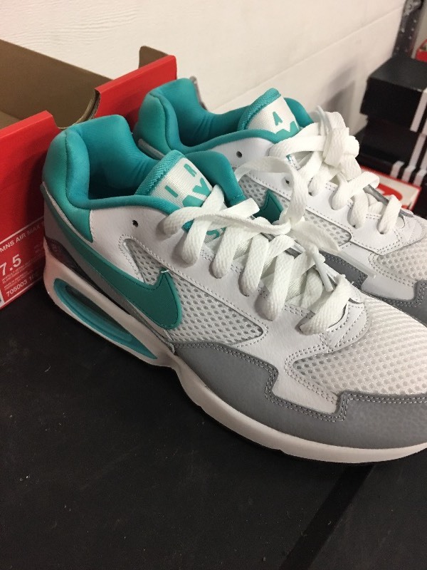 Nike Air Max - Womens 7.5