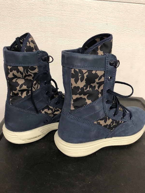Nike Boots - Size 7.5
