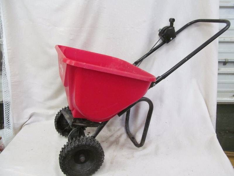 lawn spreader