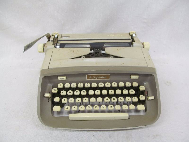 Signature typewriter