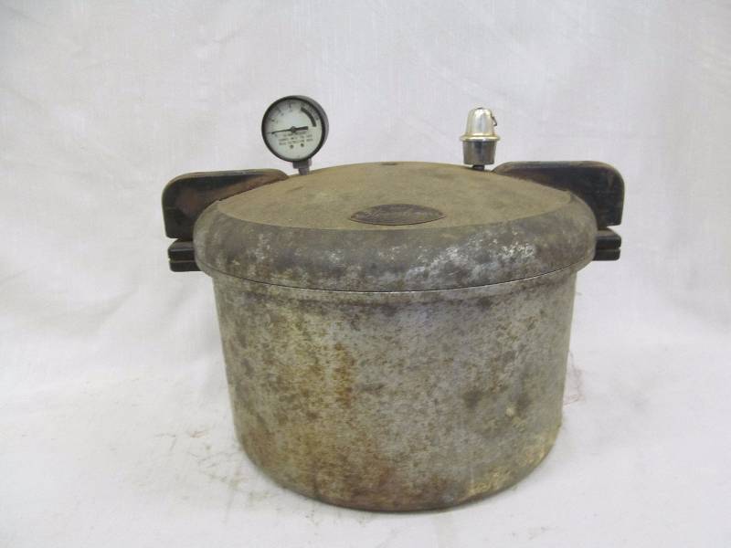 vintage Streamliner pressure cooker
