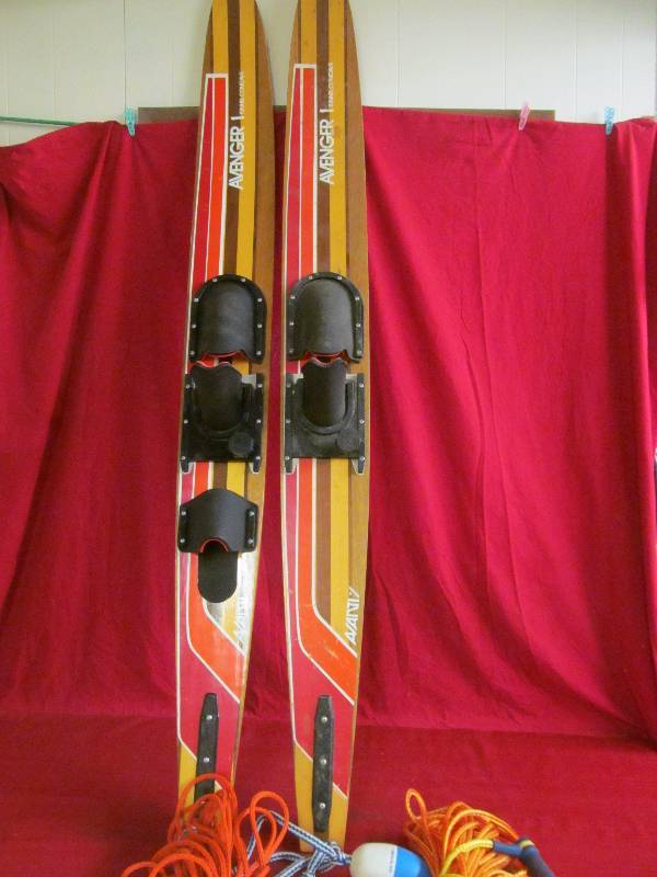 Avanti water skis ,tow ropes