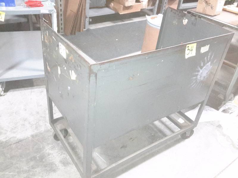 lot 34 image: Heavy duty rolling cart with high sides