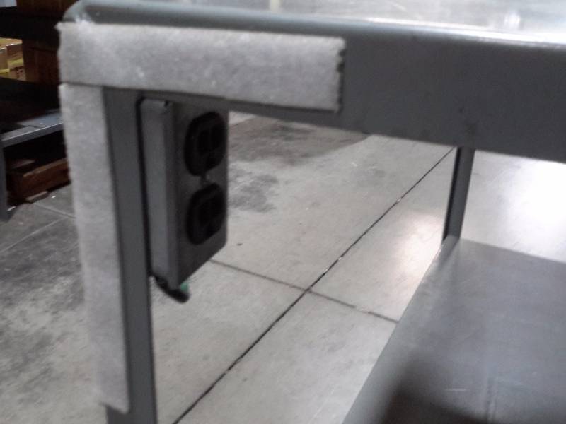 lot 33 image: Nice heavy duty rolling cart with electrical outlet