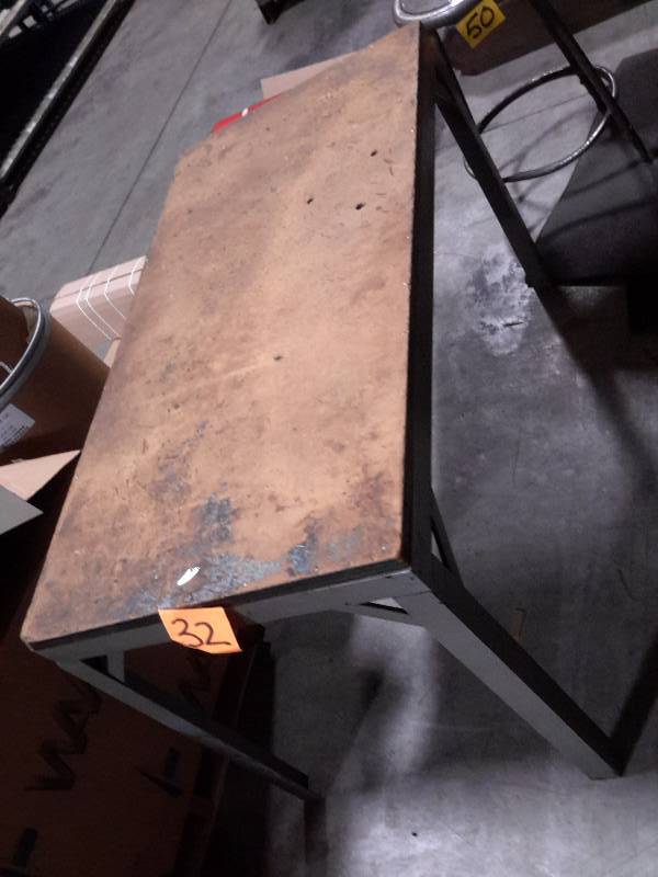 lot 32 image: small work table