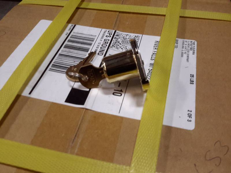 lot 63 image: 25 drawer locks.. NEW