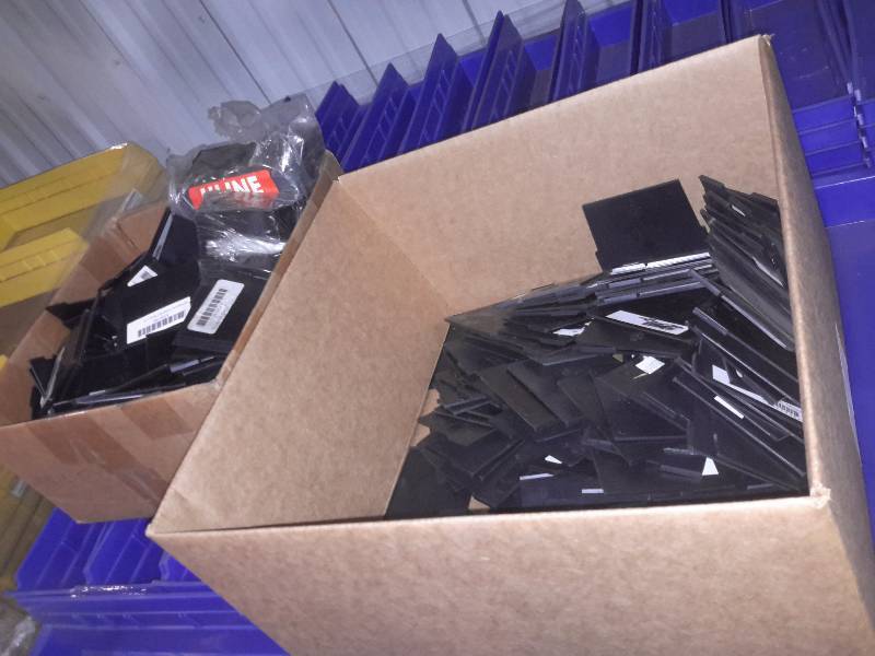 lot 47C image: 300 small blue plastic boxes