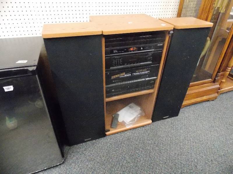 lot 4 image: Sylvania Stereo System