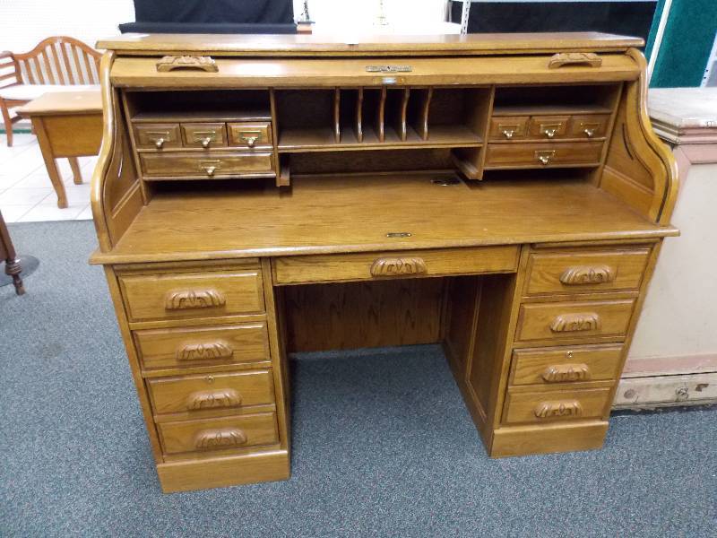 lot 34 image: Oak Roll Top Desk with Key Nice