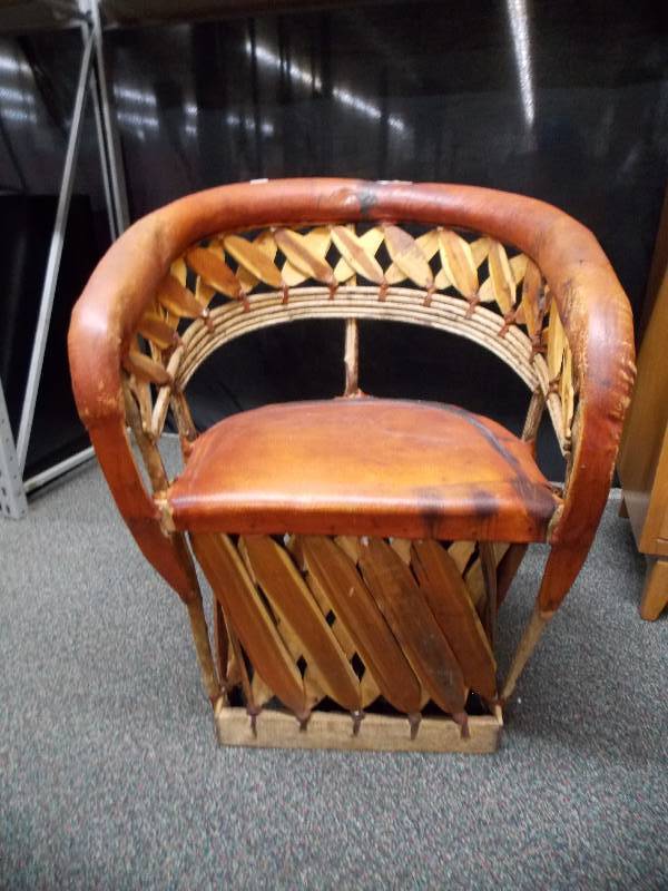 lot 25 image: Leather and Cedar Patio Deck Chair