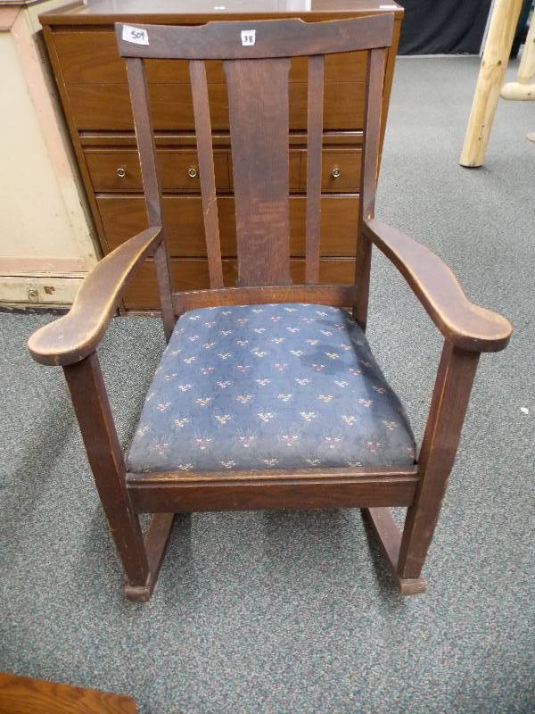 lot 38 image: Vintage Oak Rocker