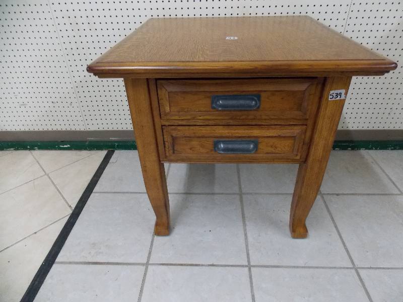 lot 43 image: Nice Oak Side Table