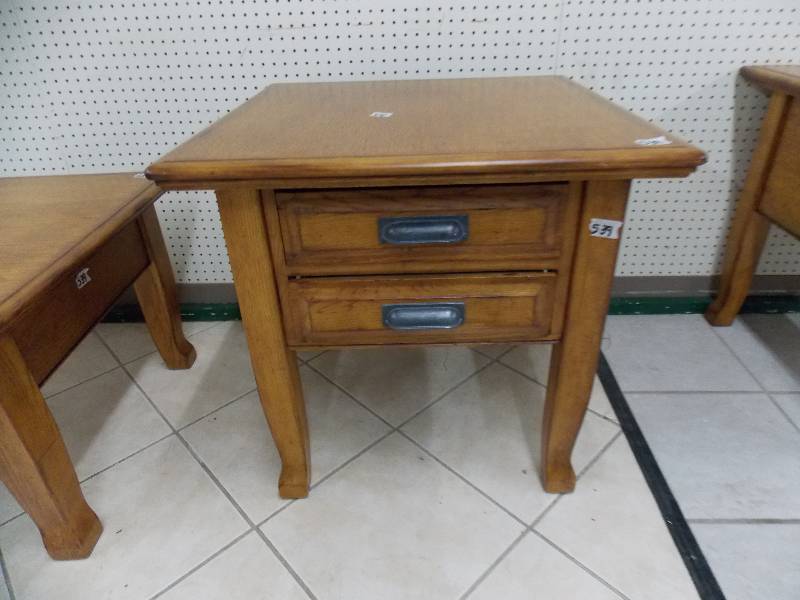 lot 44 image: Nice Oak Side Table