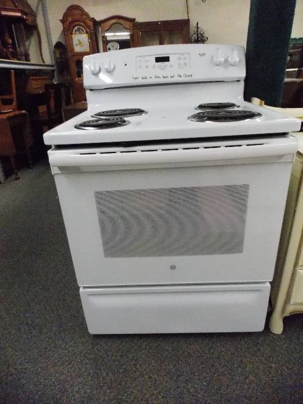 lot 45 image: GE Electric Stove