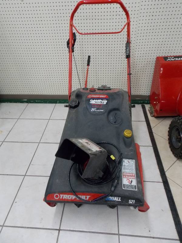 lot 57 image: Troy Built 5HP 21 Snow Blower