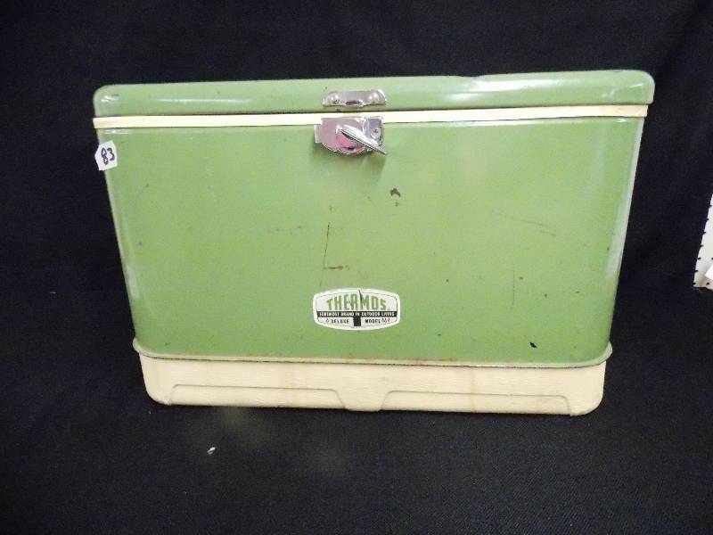 lot 83 image: Vintage Green Thermos Cooler