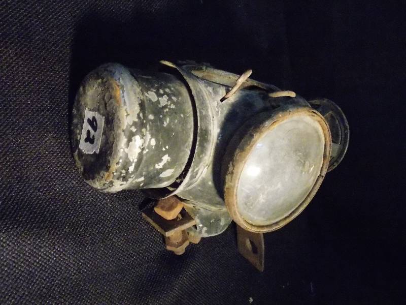 lot 92 image: Vintage Car Lamp