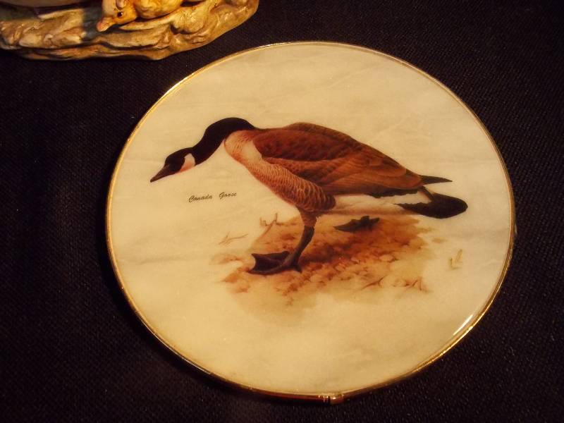 lot 94 image: Goose Statues and Wall Hanging