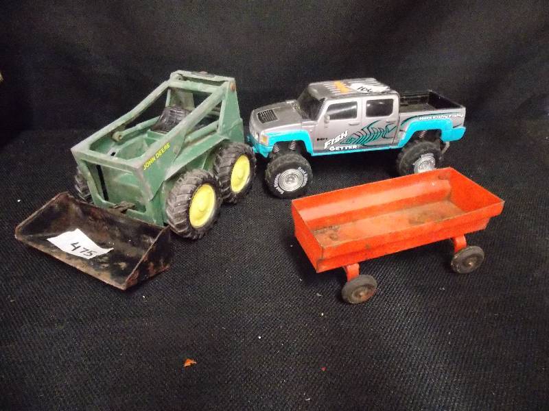 lot 106 image: Lot of 3 Sandbox Toys