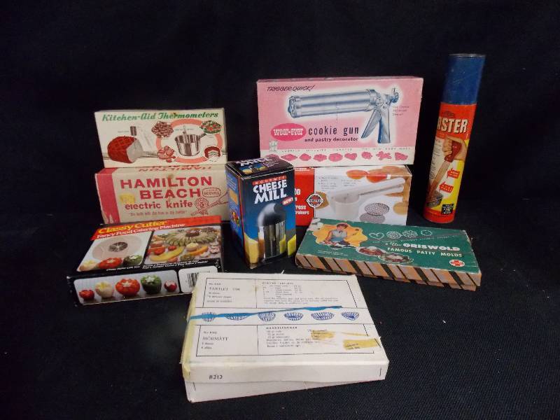 lot 111 image: Lot of 9 Vintage Kitchen Utensils