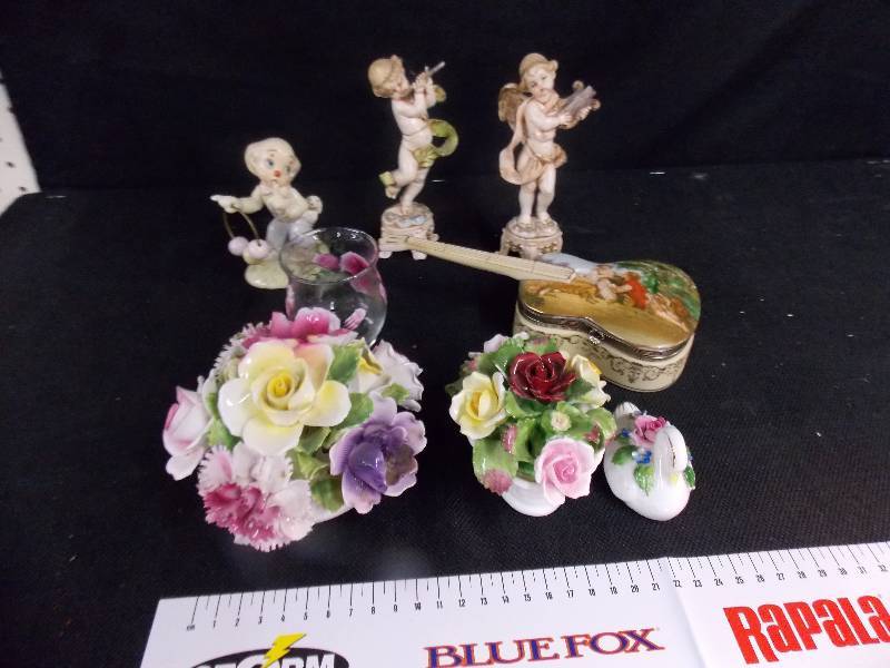 lot 112 image: Lot of 8 Home Dcor Items