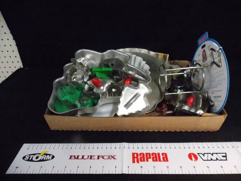 lot 114 image: Large Lot of Cookie Cutters & Extras