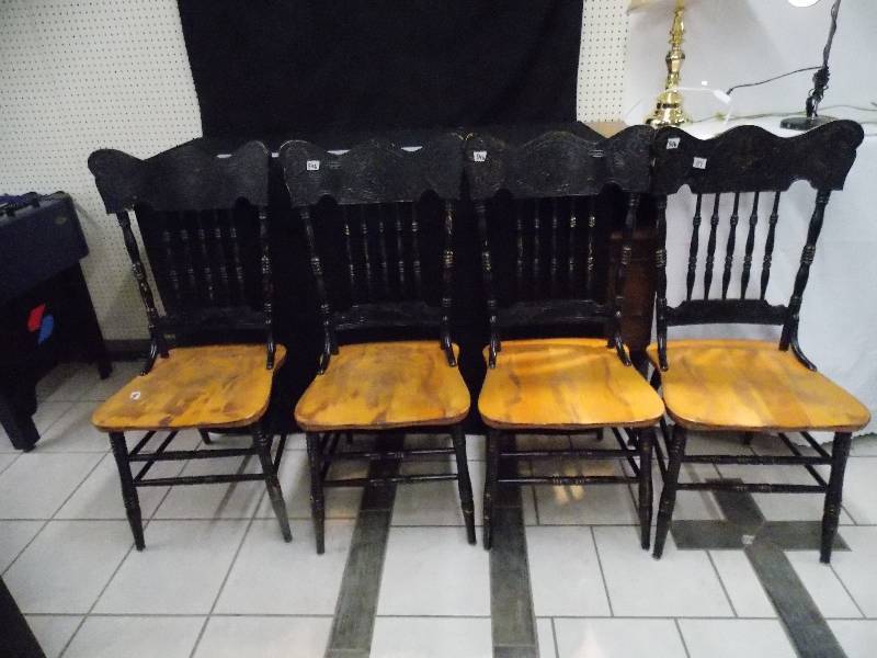 lot 117 image: 4 Pressback Chairs